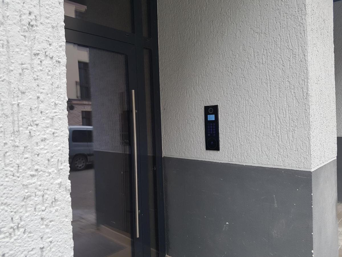 Happy Vip, Self Check-in-24x7, A-c, Parking-in-the-underground-garage *